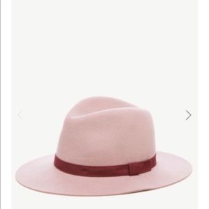 NWT Women’s wool hat. Color: rose